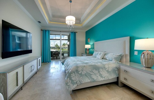 Punta Gorda House | NEW Luxury Executive Waterfront Home in Punta Gorda Isles! Dock, Pool/Spa, Beach Essentials, Bikes