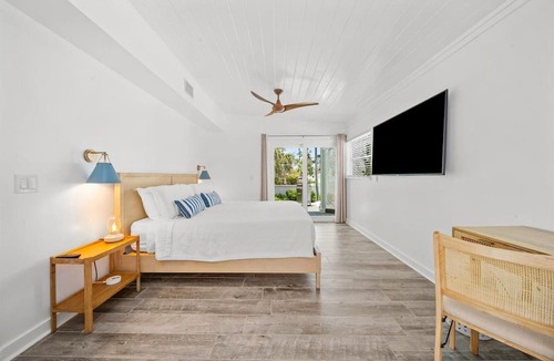 Pass-a-Grille Hotel | Inn on the Beach - 18+ only