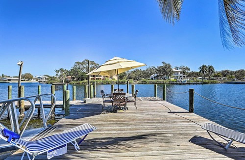 Palmetto Cottage | Pool, Dock & Kayaks: Waterfront Palmetto Home