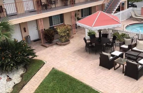 St. Pete Beach Hotel | Carlton House Motel