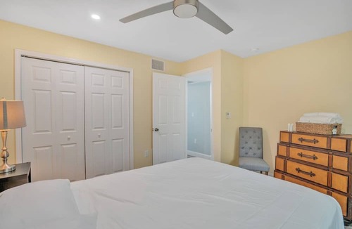 South Sarasota House | Private Cozy Sarasota Home 3 Bedroom Home by RedAwning