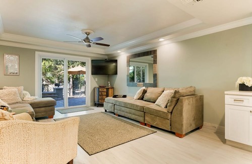 Mid Island Apartment | 1 Island Hideaway