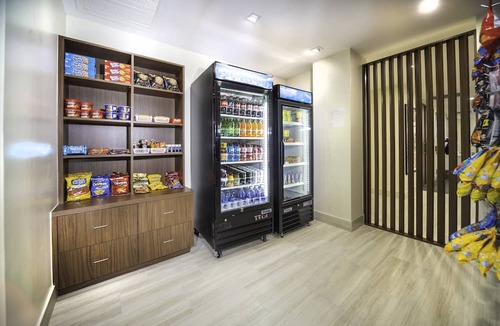 Biggar Hotel | Holiday Inn Express & Suites Fort Myers Airport by IHG