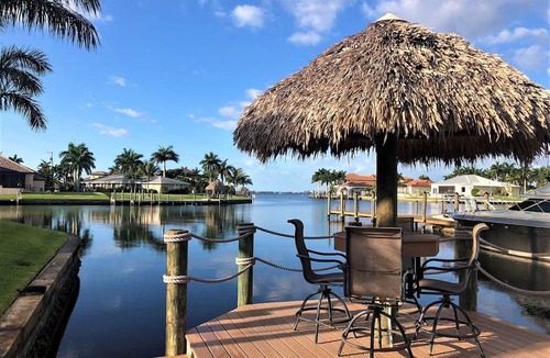 Yacht Club Villa | Waterfront Luxury Villa * South Facing * Pool * Jacuzzi * WiFi * Tiki Hut*