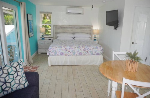 Englewood Hotel | Pearl Beach Inn