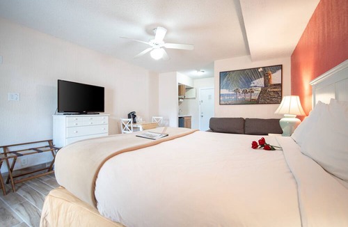 Venice Hotel | Island Sun Inn & Suites - Historic Venice & Beach Getaway