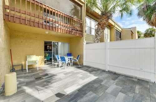 Gulf Gate Estates Apartment | 4 Mi to Siesta Key Beach: Condo w/Private Patio