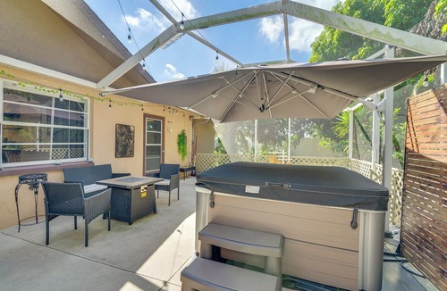Caloosahatchee Cottage | Bike to Dtwn: Home w/Hot Tub & BBQ in Cape Coral