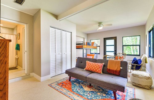 Bradenton Cottage | 3 Mi to Downtown Bradenton: Family Home w/Yard!