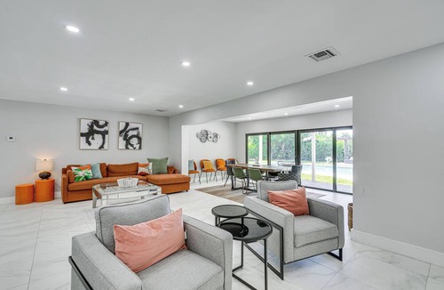 Yacht Club Cottage | 1 Mi to Beach: Modern Cape Coral Home w/Pool