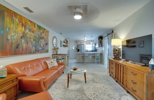Redington Shores Cottage | Walk to Redington Beach: Renovated Duplex w/Patio