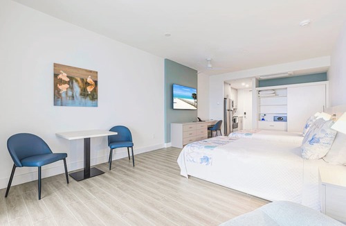 Sanibel Hotel | Shalimar Beach Resort