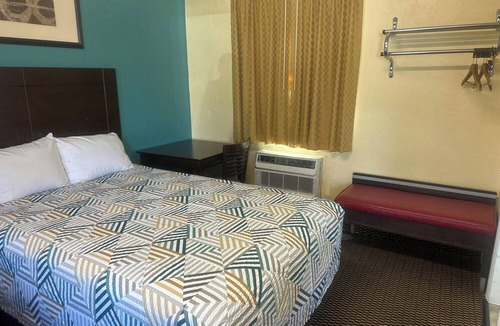 Fort Myers Hotel | Tropical Palm Motel