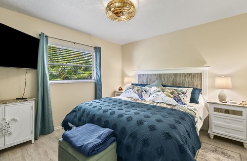 Englewood East House | Tiki Cove Retreat Heated Salt Water Pool & Tiki Bar