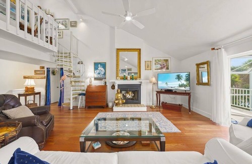 East Rocks House | The Turtle Nest: Charming Pool Home in East Rocks!