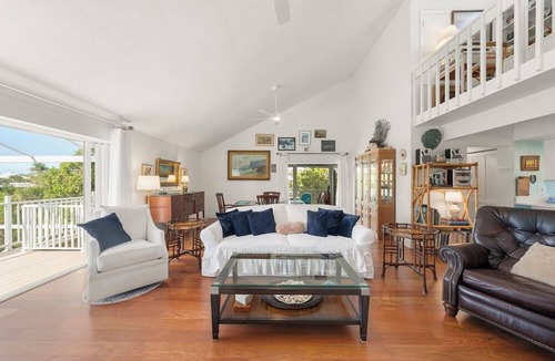 East Rocks House | The Turtle Nest: Charming Pool Home in East Rocks!