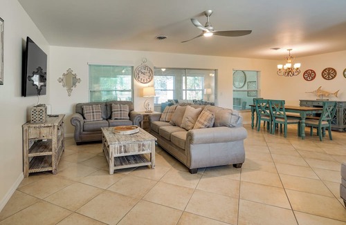 Englewood South Cottage | Pet-friendly Englewood Home - 4 Mi to Beach!
