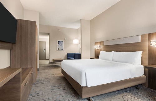 Greenville Downtown Hotel | Holiday Inn Express & Suites Greenville - Downtown by IHG