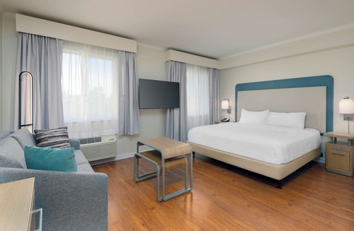 Bonita Springs Hotel | Homewood Suites by Hilton Bonita Springs Naples North