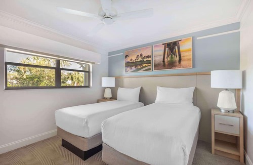 Old Naples Resort | Hilton Vacation Club Charter Club Naples Bay