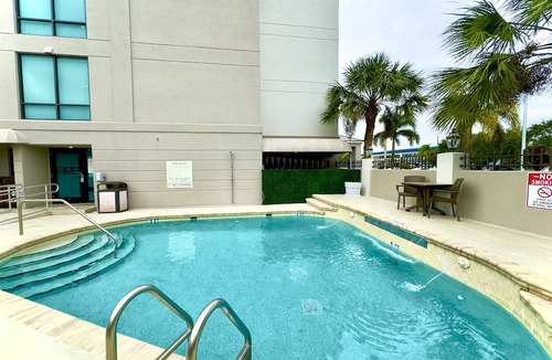 Oldsmar Hotel | Holiday Inn Express Hotel & Suites Tampa Northwest - Oldsmar by IHG