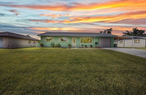 Port Charlotte Cottage | 4 Mi to Hospitals! Port Charlotte Home w/Lanai