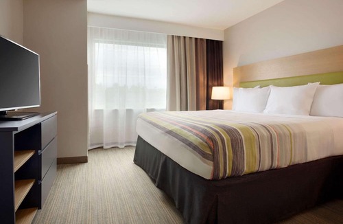 Asheville Hotel | Country Inn & Suites by Radisson Asheville River Arts District