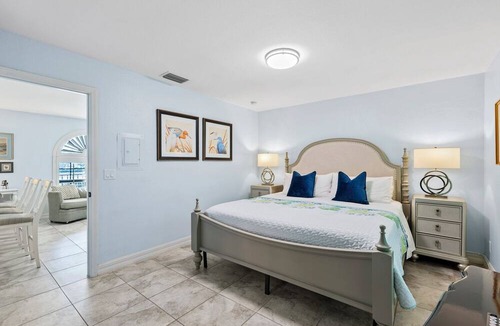 Old Naples Condo | Le Monaco - Romantic 1 BR Condo Steps from 5th Ave S. Chic Coastal Retreat with King Bed and Beach Access. Perfect Location for Couples Near Dining, Shopping, and Naples Beach