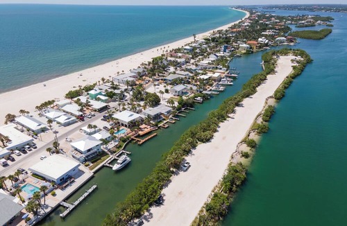 Nokomis Condo | Private 2 BR steps from beach on Casey Key