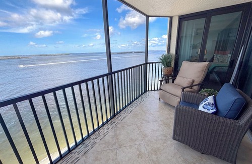 Punta Rassa Condo | Sanibel Harbour Resort Harbour Tower 813: Newly renovated! Enjoy the stunning sunsets too.