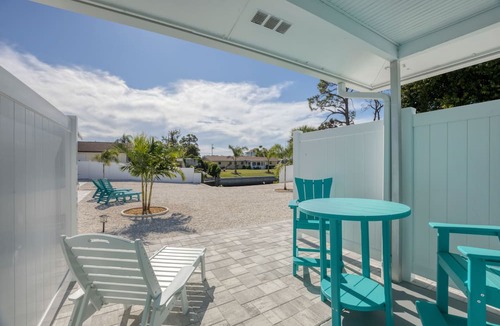 Grove City Apartment | Unit B.CLEAN,Great Location,Dockage Available,HEATED Pool,HUGE Back yard