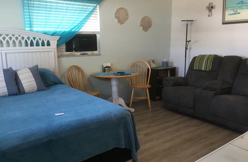 Venice Apartment | Venice Beach Studio-centrally located-Great Price-Clean-Private