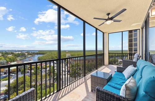 Cape Harbour Condo | Deluxe Views Condo Cape Coral Dining & Activities!