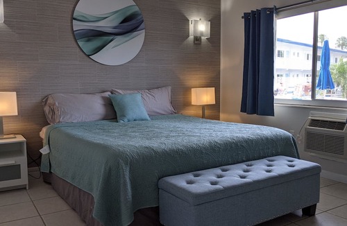 Sarasota Condo | Best Location on Lido Keys! Steps to Lido Beach & St. Armand's Circle