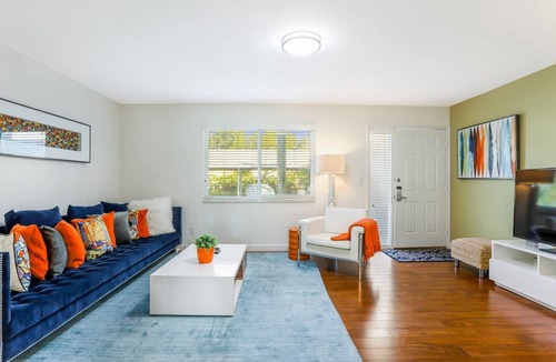 Park Shore Condo | Park Shore Upscale modern condo West of 41, patio w/grill & covered parking