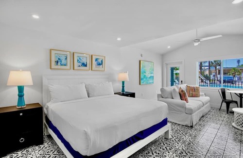 Bradenton Beach Apartment | Pelican Post at Anna Maria Island Inn