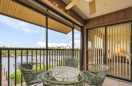 Bokeelia Condo | Captain`s Harbor Condo 2/2 on the water!