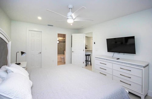 Sanibel Condo | Blind Pass E103 - over 1500 sq ft ~ 8 person occupancy