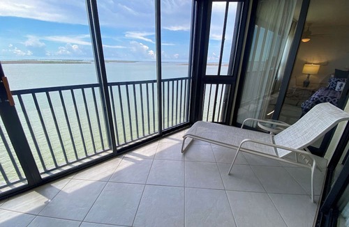 Punta Rassa Condo | Sanibel Harbour Resort Harbour Tower 816: Comfort and relaxation while enjoying gorgeous sunsets.