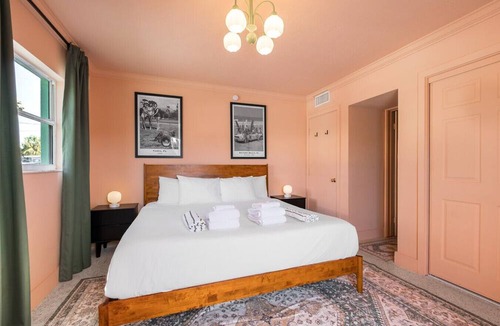 Bay Esplanade Apartment | 101 · ☀Pool✔ Beach✔ Self Checkin✔ Free Parking✔