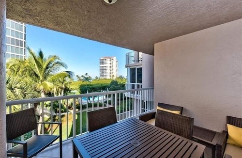 Park Shore Condo | Steps to the beach w/a beautiful pool view CL0101