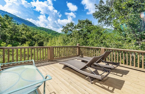 Lake Toxaway House | Breath in the mountains and play or rest by the lake