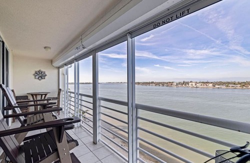 St. Petersburg Condo | Club Bahia Penthouse Waterfront Views Isla del Sol