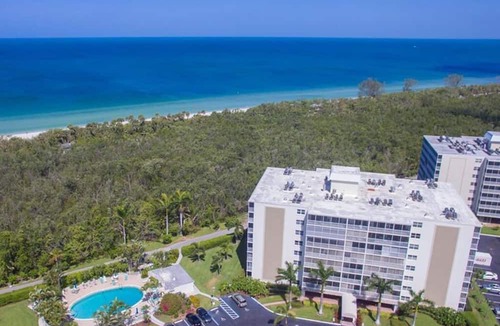 Vanderbilt Beach Apartment | Pied-`a-Terre Steps To Beach Mangrove/Gulf View Just Renovated
