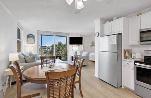 Bonita Springs Condo | 3RD FLOOR STUDIO | POOL-VIEW LANAI | KING BED | FREE PARKING | STEPS TO BONITA BEACH