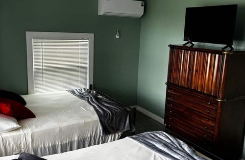 Park East Apartment | Downtown Sarasota Florida Vacation Rental, 2BR/2BA Apt, 5–10min to Lido & Siesta