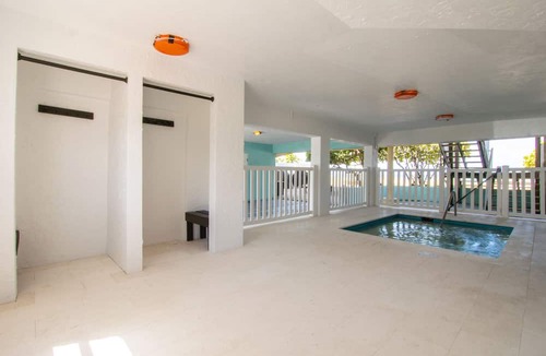 Bradenton Beach Condo | Beach House 10 · Shared Spa · Gulf Front