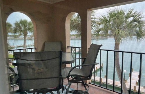 Englewood Condo | Gulf beach and pool, close to dining and entertainment, overlooking beautiful Lemon Bay