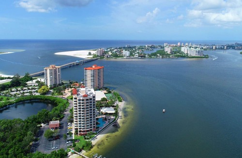 Fort Myers Beach Condo | PENTHOUSE SUITE | EXTENDED CEILINGS | ESTERO BAY & GULF VIEWS | SOAKING TUB | LOVERS KEY RESORT