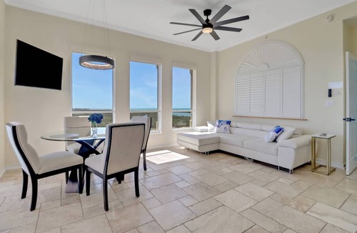 Fort Myers Beach Condo | PENTHOUSE SUITE | EXTENDED CEILINGS | ESTERO BAY & GULF VIEWS | SOAKING TUB | LOVERS KEY RESORT